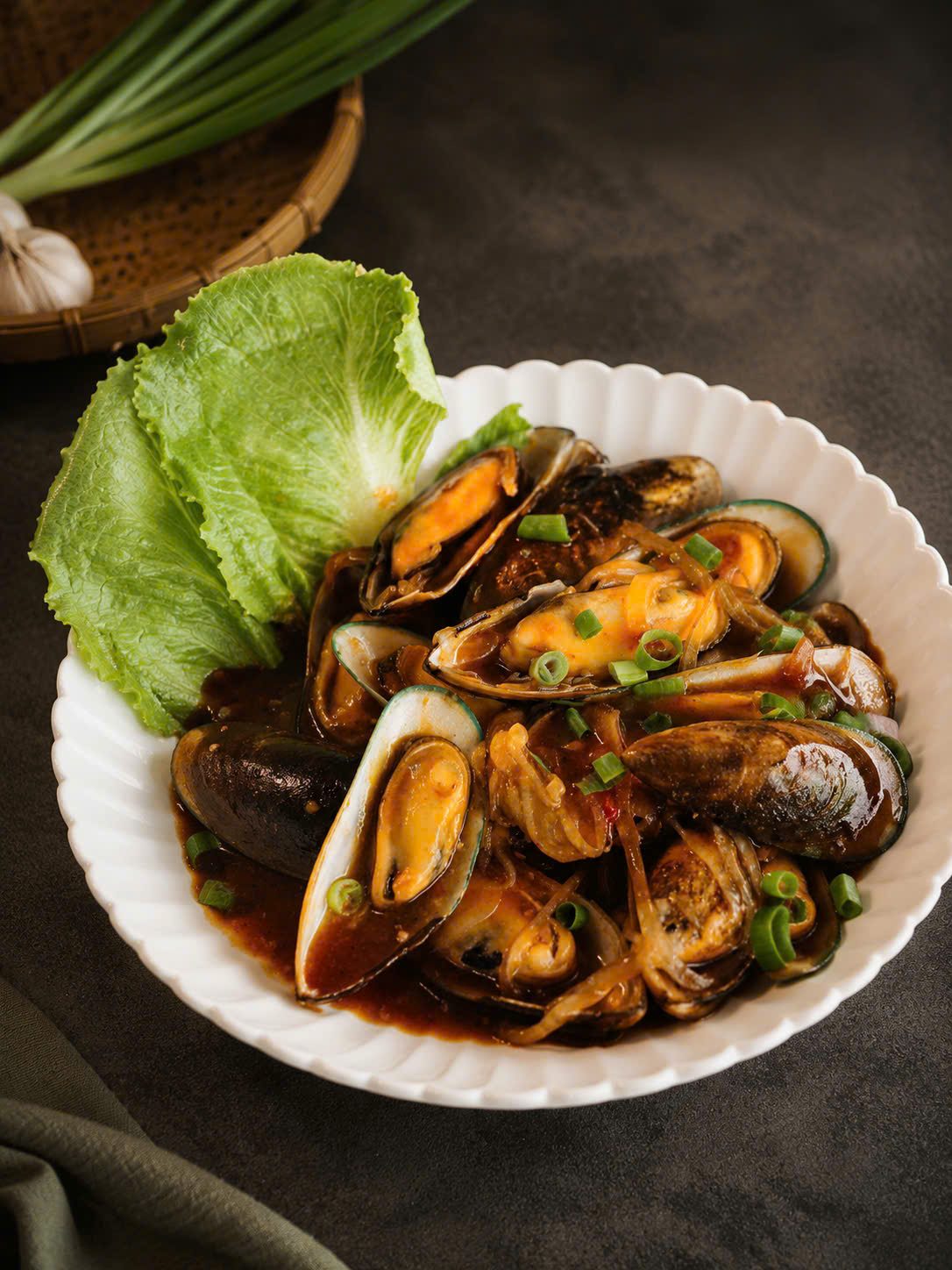 Basil Mussel Stir Fried